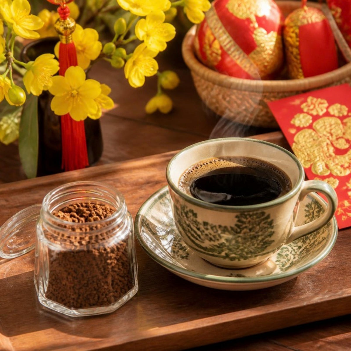 Cà phê hòa tan sấy lạnh Robusta Bảo Lộc B'Lao Farm hũ 80g trên bàn trà ngày Tết (ảnh minh họa)