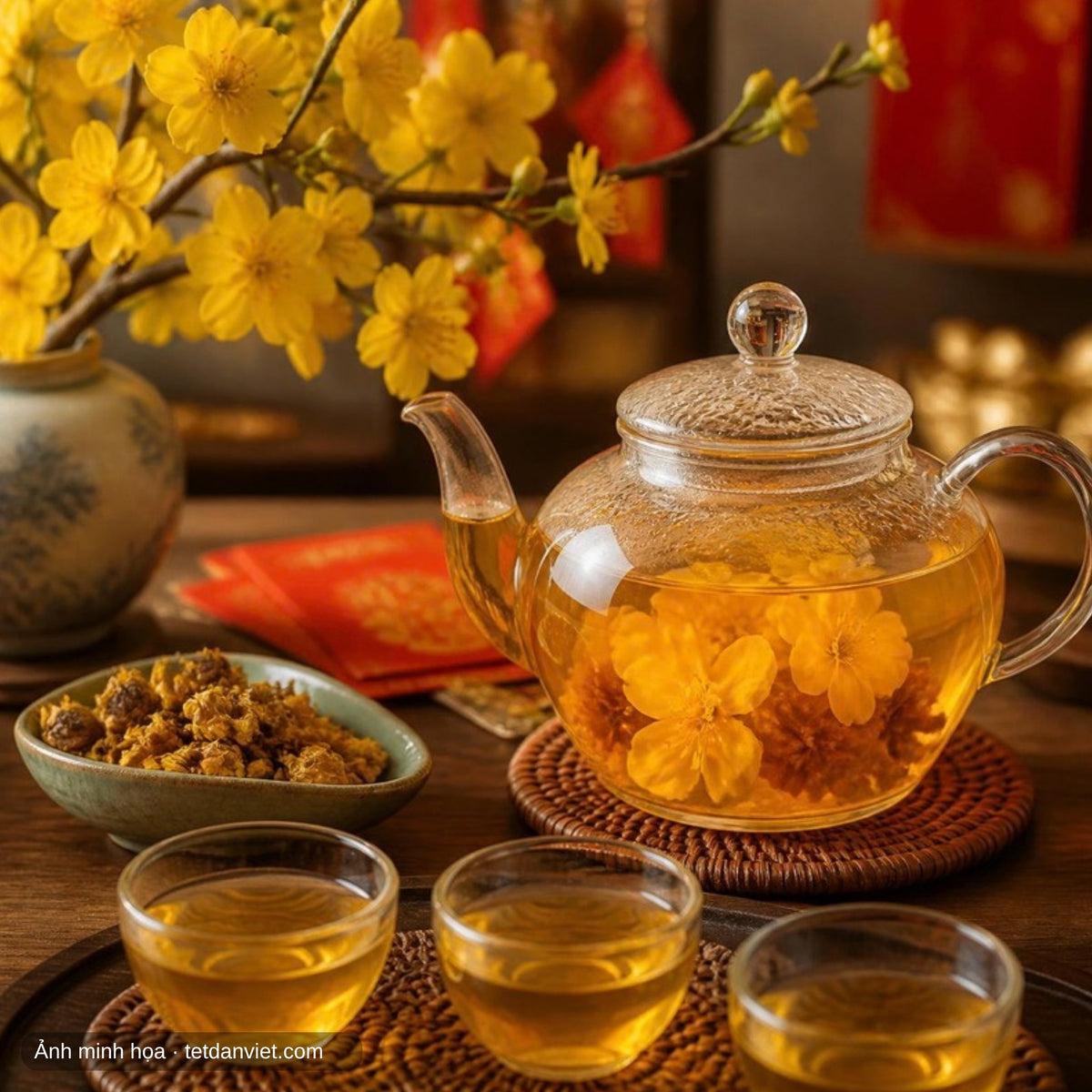 Ấm trà hoa vàng Ba Chẽ trên bàn trà ngày Tết bên cành mai vàng