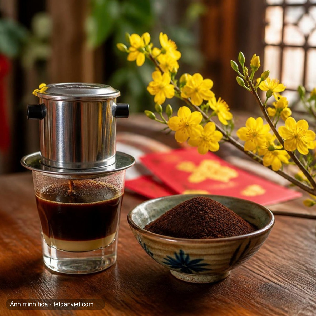 Cà phê Arabica Khe Sanh pha phin trên bàn ngày Tết bên cành mai vàng